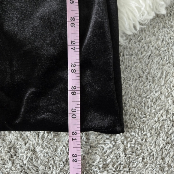 Double M Long Sleeve Collared Velvet Dress. Size Medium. New. - Picture 5 of 6